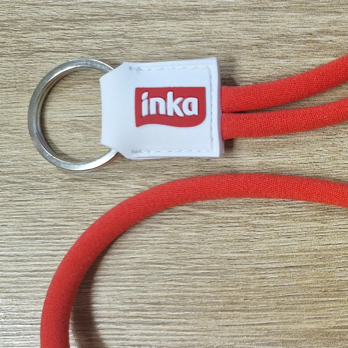 jednokolorowa okrągła smycz z logo
