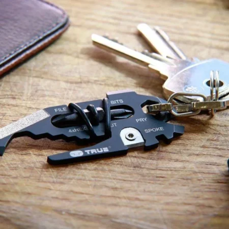 Multitool z logo firmy True Utility FishFace 18w1 z kluczami